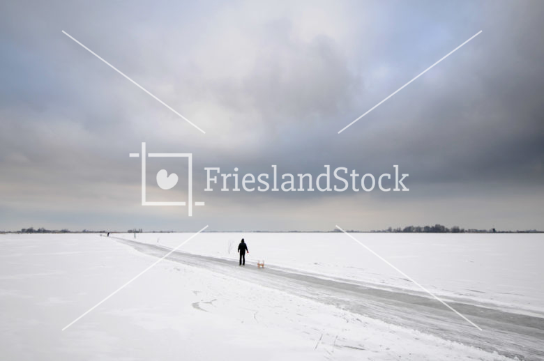 Schaatser op Oudegaasterbrekken - FrieslandStock